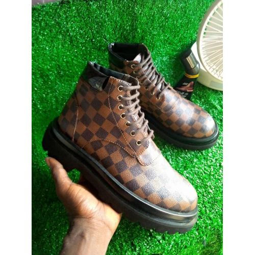 Men’s Brown Checkered High-Top Boots – Trendy Lace-Up Ankle Boots