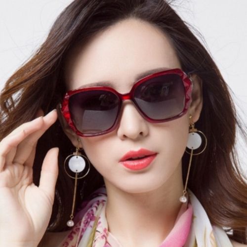 Retro Glam Cut Oversized Sunglasses