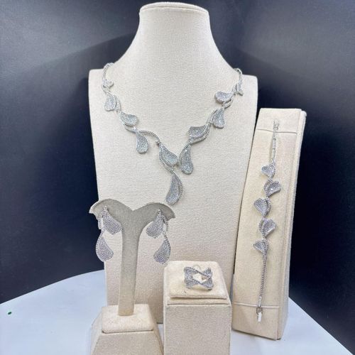 Iconic Glow Necklace Set