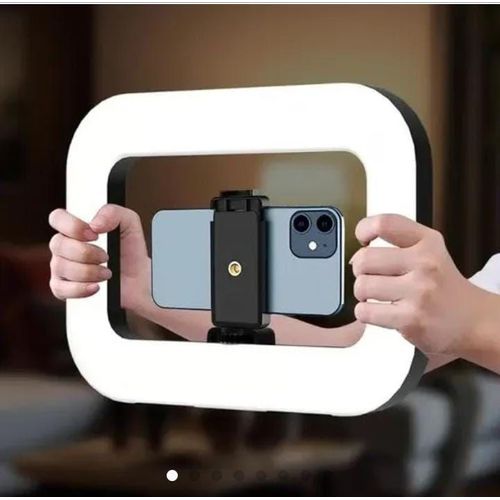E 30 led light influencer light that comes with phone holder