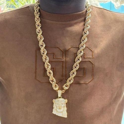 GOLD POSH TWISTED CHAIN WITH ICED PENDANT