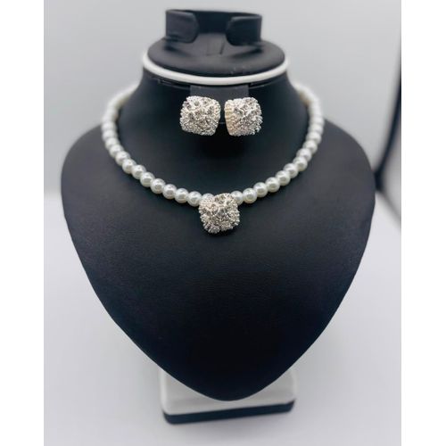 Unique Beauty Ladies Necklace Set