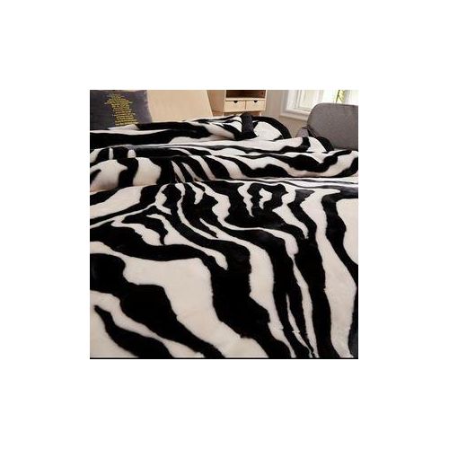 1pc Winter Essential Double-layer Thickened Raschel Flannel Blanket Windproof Breathable Double-sided for Dual Use