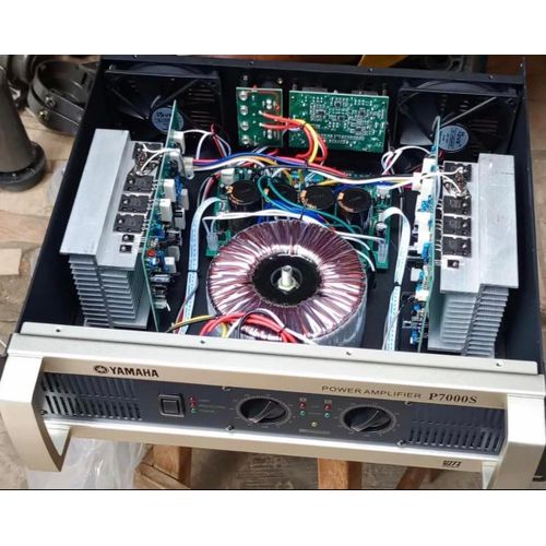 YAMAHA Power amplifier P7000s