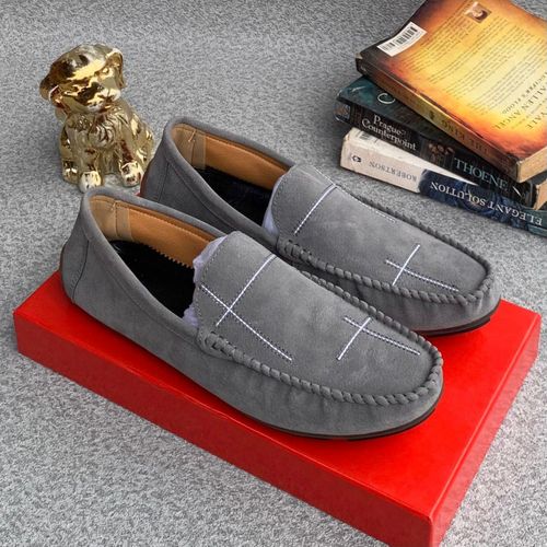 Quality Sophisticated Men's Leather Clark Shoe -Gray