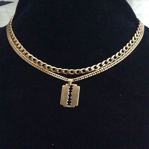 Razor Pendant With 2 Cuban Chains. Gold
