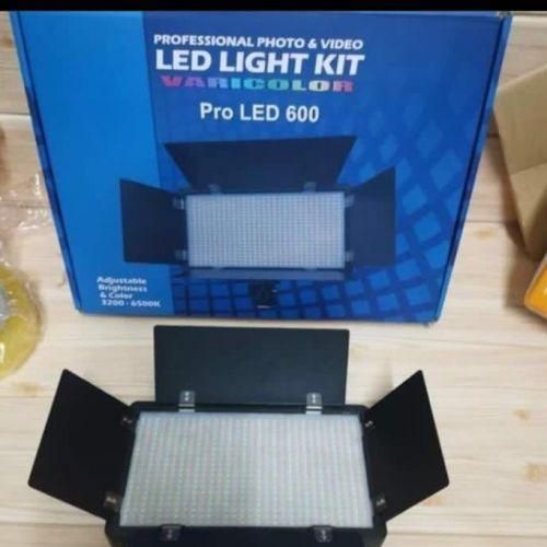 Light LED LIGHT PRO 600 + 2 BATTERIES + CHARGER + CABLE + TRIPOD