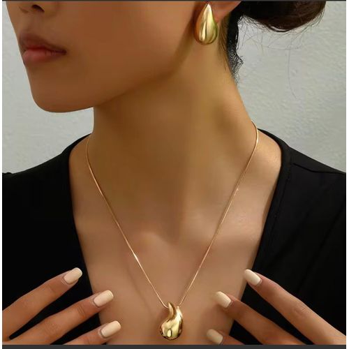 NON TARNISH GOLD JEWELRY SET TEARS DROP NECKLACE GOLD AND EARRINGS