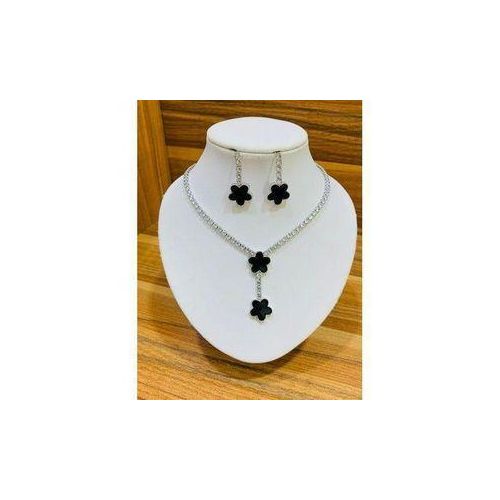 Silver & Black Clover Drop Jewelry Set – Necklace & Earrings for Women
