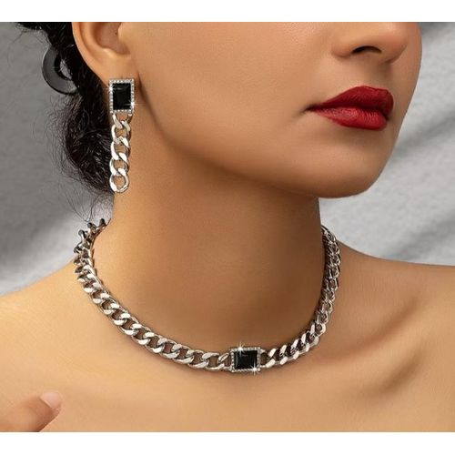 A Two-Piece Set Featuring a Trendy Punk Style Necklace with Black Gemstones And Tassel Drop Earrings
