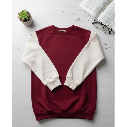 Stylish, two-tone raglan sweatshirt