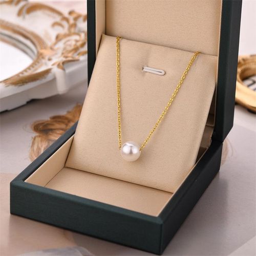 Pearl Centered Ladies Necklace