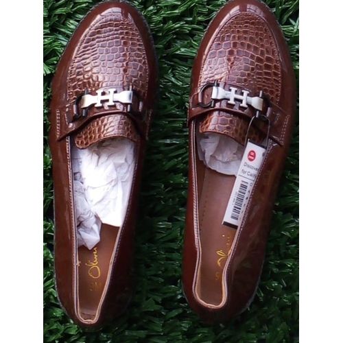 Simple Female Flat Shoe - Brown