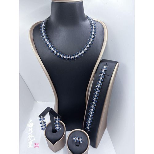 Iconic Glow Necklace Set