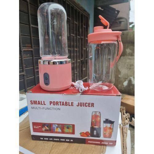 Portable rechargeable student mini juicer/blender