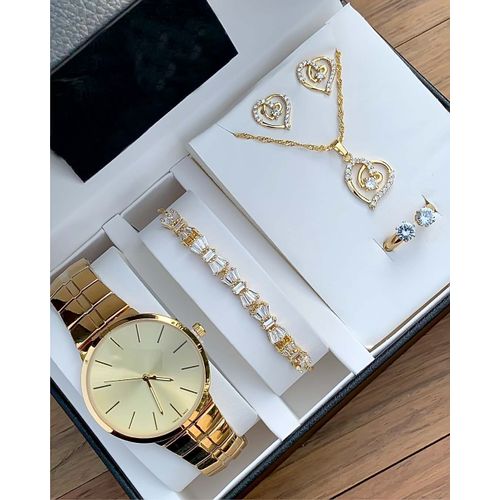 First Class Superior Quality Non Fading Goldmine Wristwatch Set For Her