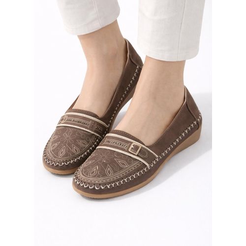 Ladies nice flat shoe