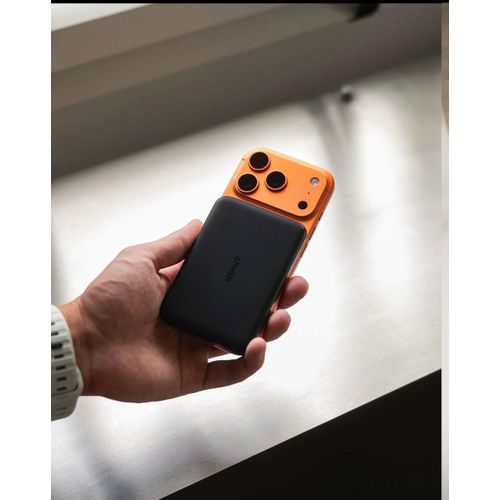 Magnetic Wireless PowerBank 5,000mAh - For All iPhone, Samsung, Huawai, Oppo, Google Pixel etc Series ( If Your Device Support Wireless Charge ) Charging Station, Modern Wireless Charging.