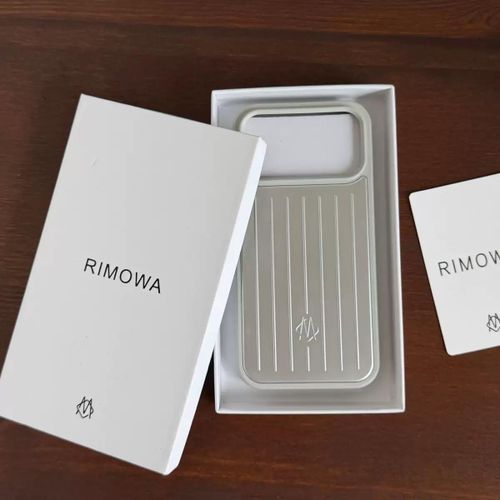 リモワ　iPhone 15 PRO用 iPhone 15 Pro MAXのRIMOWA（リモワ）のケースのレビュー。なぜ、そこ