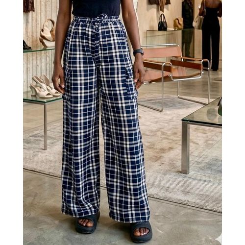 Women’s Loose-Fitting Pant with Elastic band and drawstring.