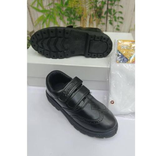 Lovely children school shoe size 31 buh will size 30 perfectly