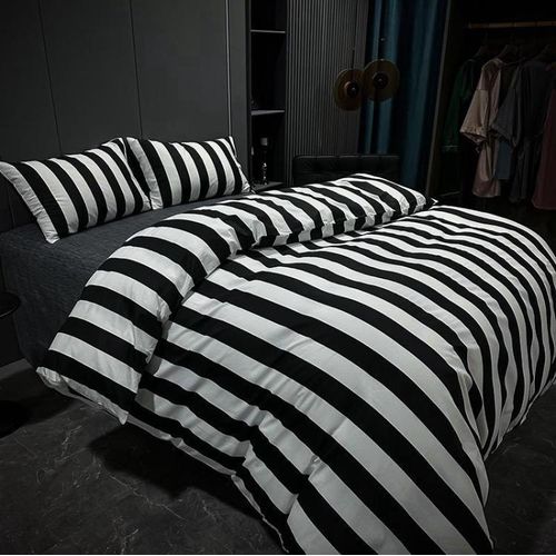 Bedsheets and four pillowcases 6by6
