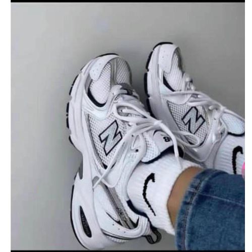 Ladies fashion sneaker