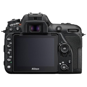 Nikon D7500 with AF-S 18-140mm