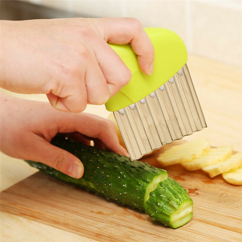 French-Fry-Cutter-Stainless-Steel-Potato-Chips-Making-Peeler-Cut-Vegetable-Fruit-Cutting-Crinkle-Cut-Potato (3)