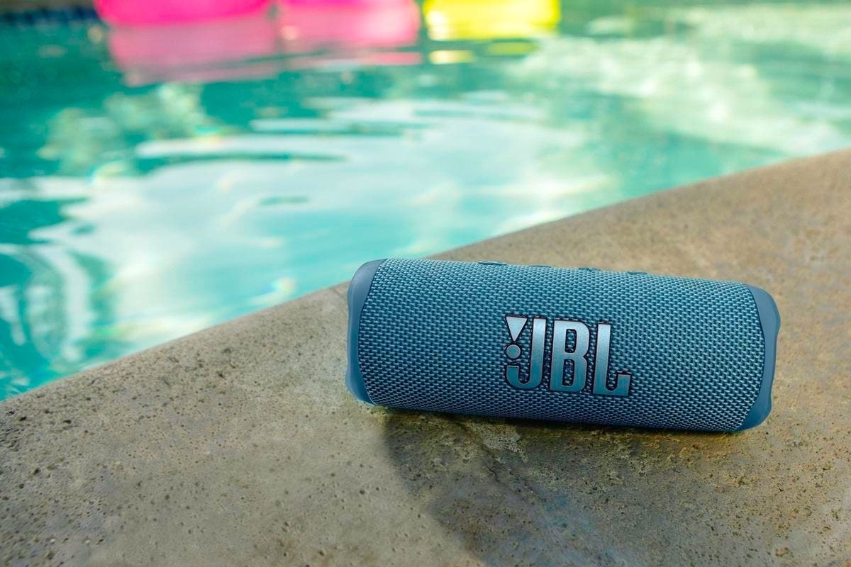 Reviewed: The New JBL Flip 6 Wireless Speaker Is A Genuine Party Animal