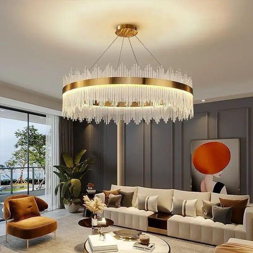 Exquisite dropping chandelier lighting.