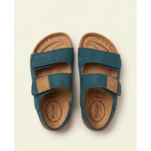 Stylish and comfortable sandals for children, designed for everyday wear.