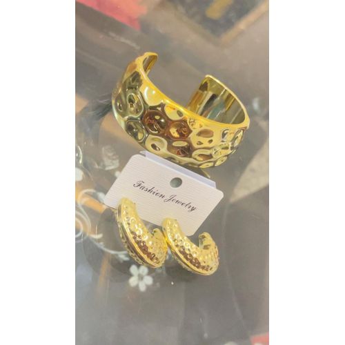 set of gold bangle and earring for ladies