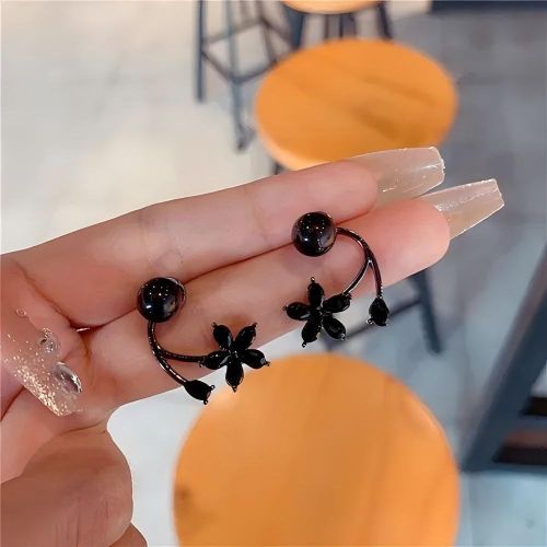 Korean Black Flower Stud Earrings for Women Exquisite Versatile Imitation Pearl Fishtail Earrings Girls Wedding Party Jewelry