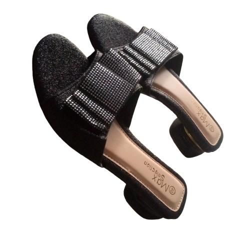 Lady black block heel shoe