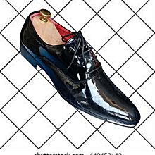 Women Patent Leather Flat Shoe With Horse Wip Detail - Black