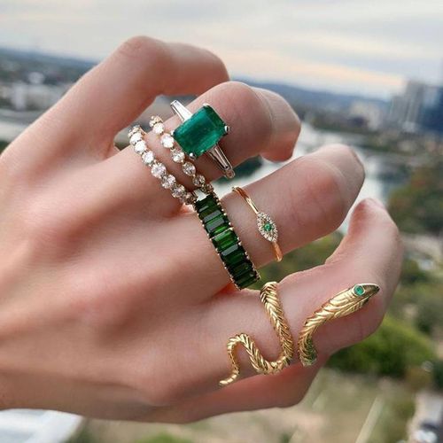 6-Piece Snake Ring Set – Gold-Tone Emerald Green Rhinestone Stackable Rings for Women, Vintage Statement Style