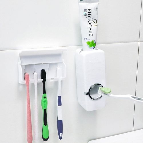 Toothbrush Holder And Automatic Toothpaste