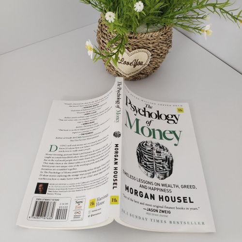 The Psychology of Money by Morgan Housel – Bestselling Personal Finance & Wealth Building Book. Timeless Lessons on Investing, Greed & Happiness. PREMIUM Paperback Guide for Financial Freedom, Business Success & SMART Management.