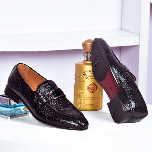 NEW ARRIVAL TRIANGLE DESIGNERS SHOE BLACK