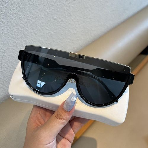 Women's Oversized One-Piece Sunglasses - Black Frame with Black-Gray Resin Lenses
