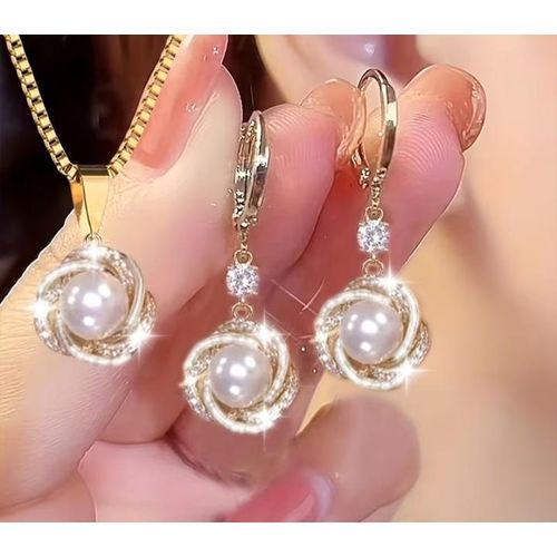 A Set of Three Exquisite Women'S Jewelry Pieces, Including a Necklace And Earrings, Featuring Creative Flower Designs Inlaid with Faux Pearls And Rhinestones, Made of Zinc Alloy, Suitable for Everyday Wear, Parties, And Festive Occasions