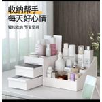 Cosmetic organizer 