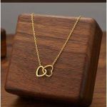 Simple ladies necklace with pendant 
