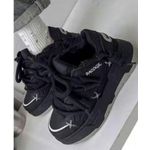 everything black color sneaker