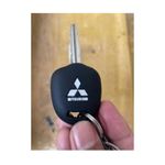 Mitsubishi 2 buttons Silicon car key fob cover - image 3
