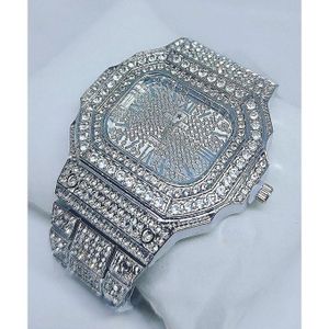 Men Silver Rhinestone Wristwatch