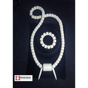  Traditional Coral Plastic Bead Necklace And Bracelet