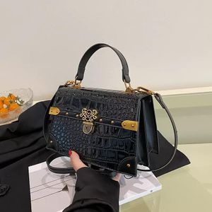 Classic Ladies Handbag – Shoulder Bag and Crossbody Bag