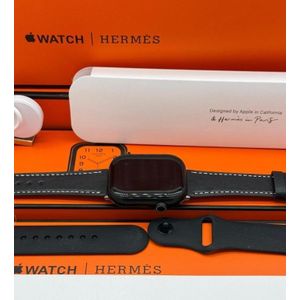 Quality smart watch with 2 straps and charger 